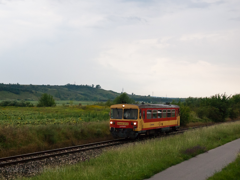 The Bzmot 252 seen between  photo