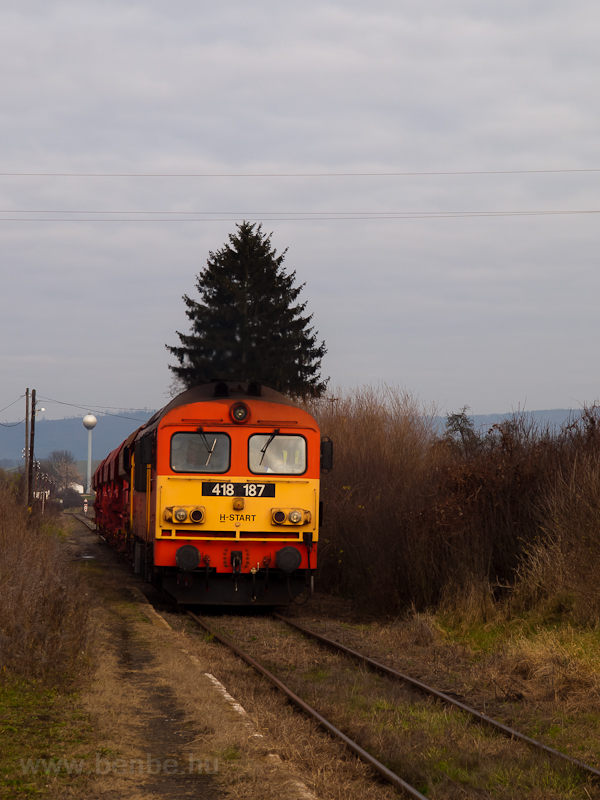 The 418 187 at Ludnyhalsz photo