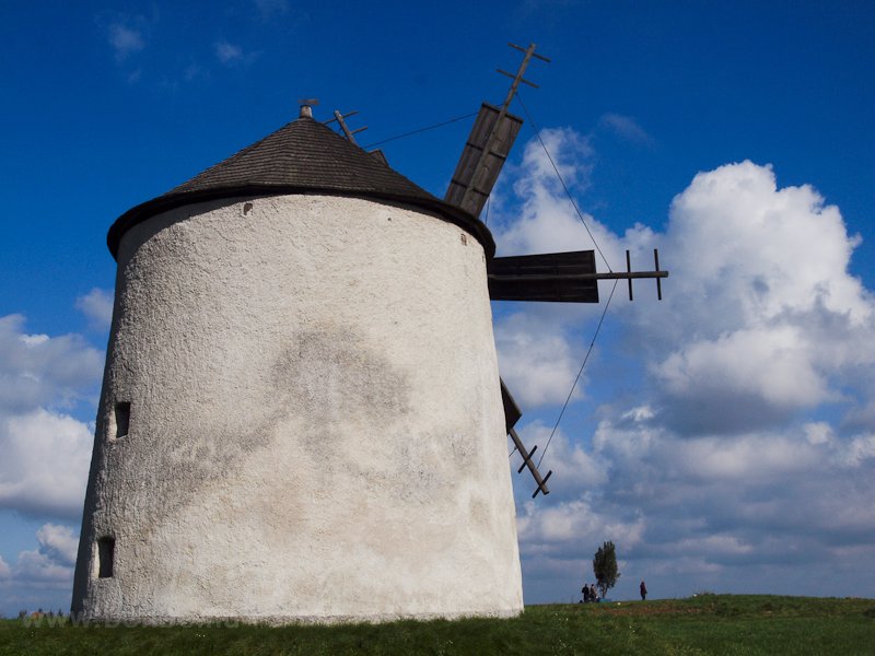 The new windmill at Ts photo