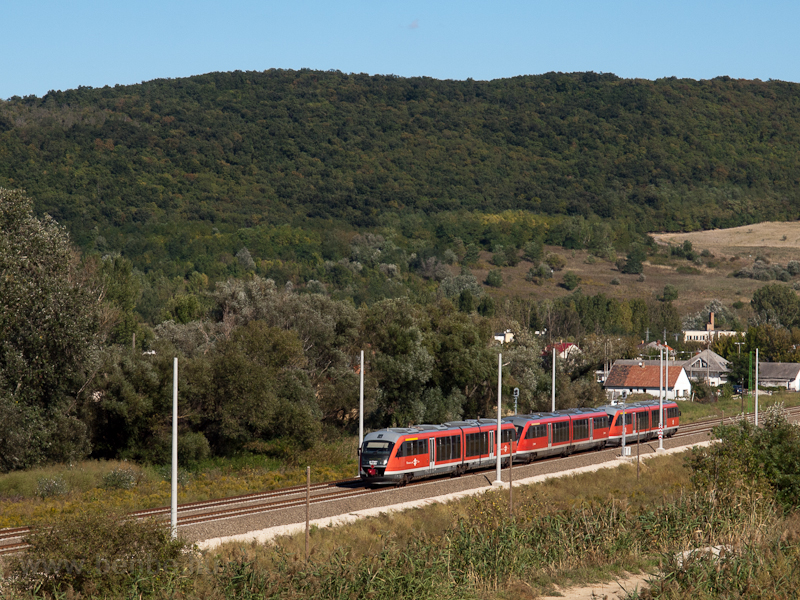Desiro railcars seen near Ü photo