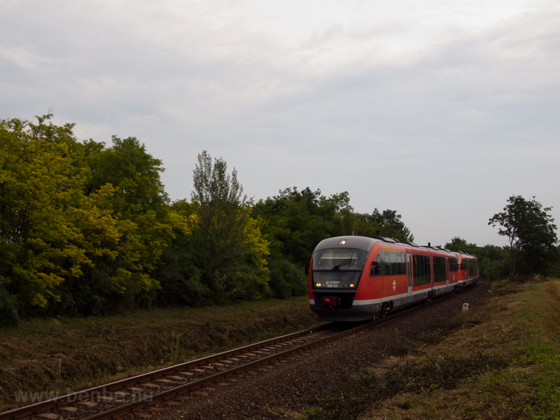 A MV-START 426 011 plyaszm Desiro Fle s Balatonfőkajr felső kztt egy Katica szemlyvonattal
 fot