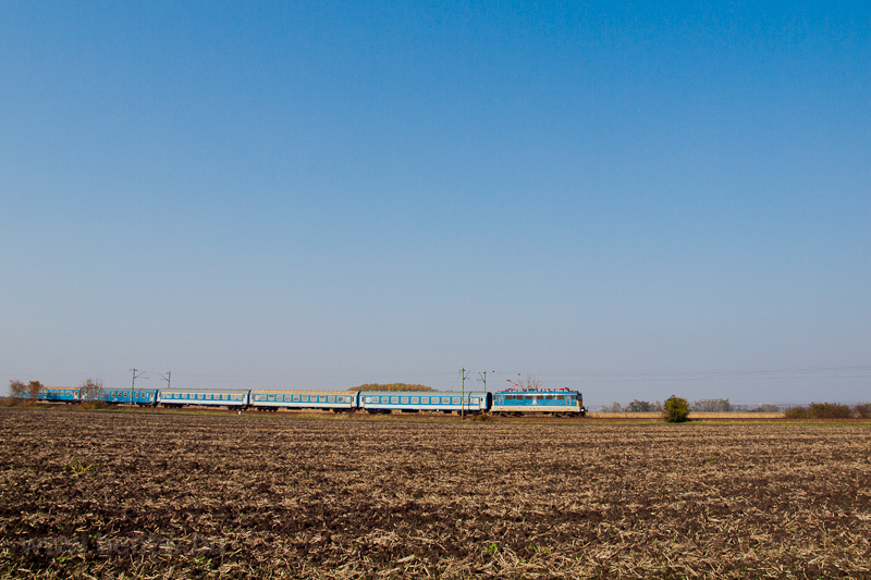 A fast train near Hort-Csán photo