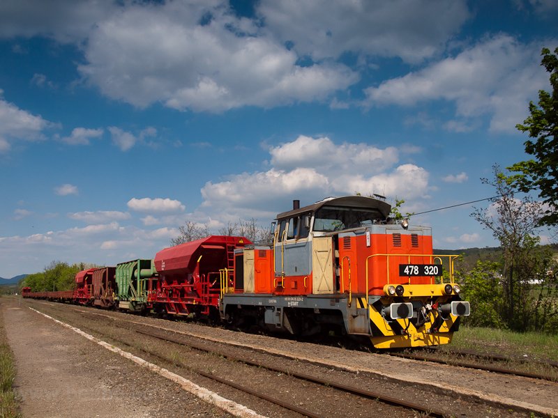 A MV-START 478 320 PFT tehervonattal Acsa-Erdőkrt llomson
 fot