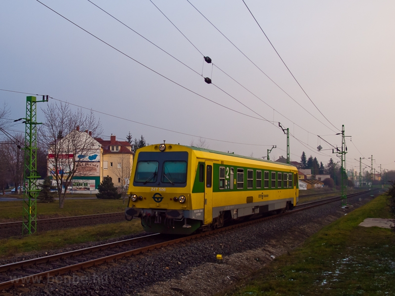 The GYSEV 247 506 seen at S photo