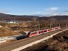 A MÁV-START 426 030 pályaszámú Desiro motorvonata Üröm és Solymár között az új, kétvágányú nyomvonalon
