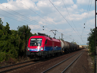 A MÁV-Cargo 1116 043-2 tehervonattal Bicske alsónál

