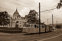 A Bengli historic tram on line 2