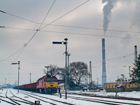 The MÁV-TR M62 230 seen with a train carrying road salt at Óbuda
