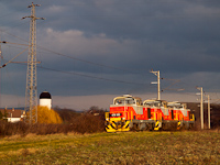 The 478 330 in a triple locomotive train at sunset at Öskü