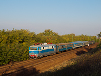 A V43 1001 egy Sátoraljaújhely-Budapest gyorsvonattal Vámosgyörk és Hort-Csány között
