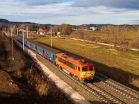 MÁV 418 313 seen near Solymár on the refurbished Budapest-Esztergom railway