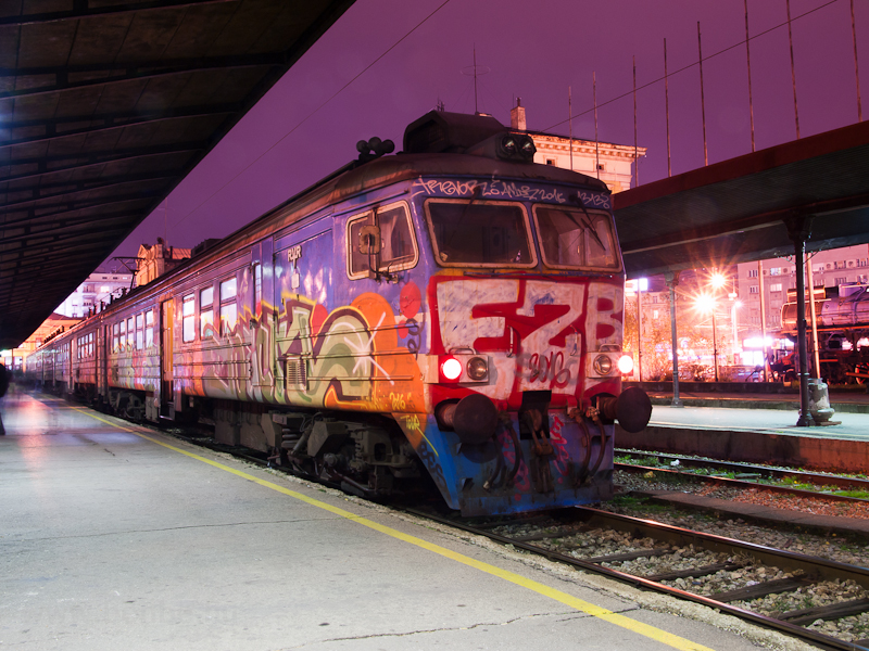The ŽS 412 089 seen at Belgrade Main station which is soon going to be closed to be replaced by the new Prokop (Beograd Centar - Belgrade Central Railway Station) photo