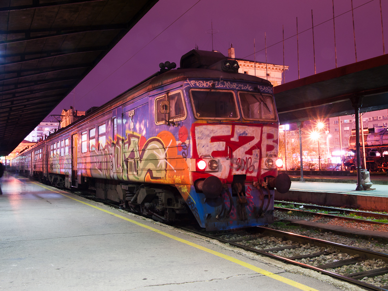 A ŽS 412 089 Belgrád Főpályaudvarán, amely hamarosan megszűnik, és így a vonatok átkerülnek a Prokop néven elhíresült Beograd Centar állomásra
 fotó