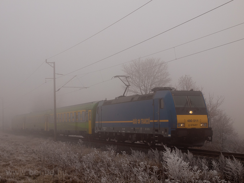 kép 480 011 pályaszámú MÁV-START TRAXX villanymozdony Nagycenk-Hidegségnél
fotó