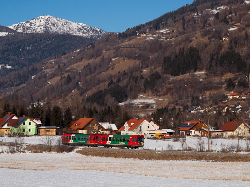 The STLB Murtalbahn VT35/VS43 seen near St. Lorenzen ob Murau Ost photo