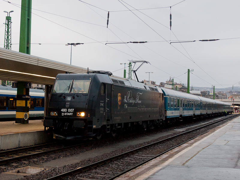 The 480 007 Rkczi-TRAXX is waiting for departure at Budapest-Dli photo