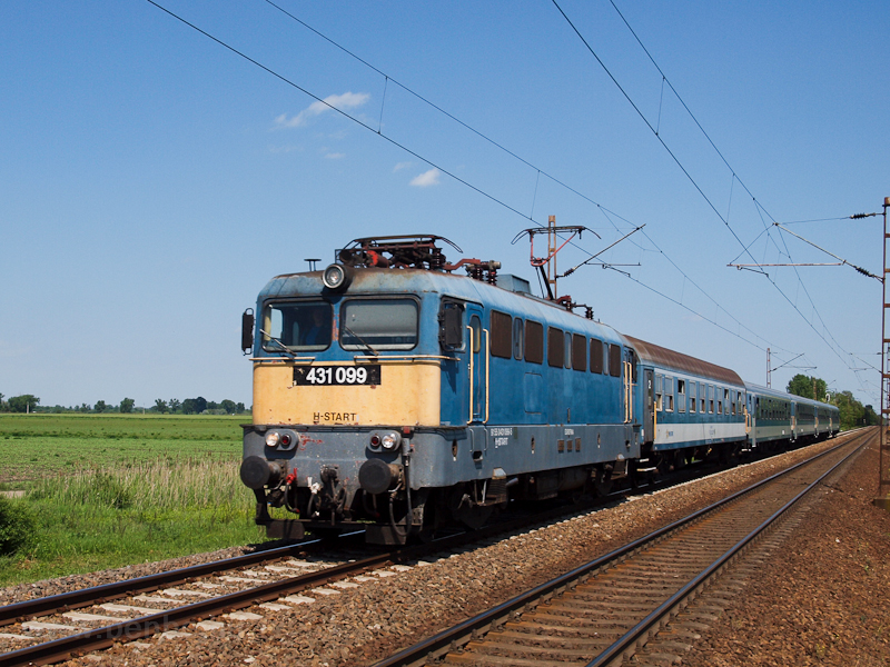 A 431 099 Schlieren-kocsikkal Füzesabonynál
 fotó