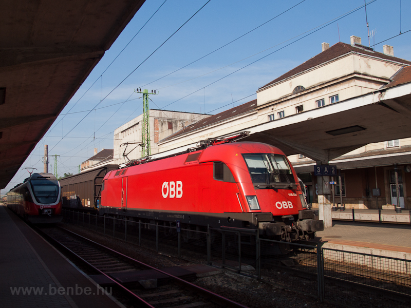 kép Az ÖBB 1116 030 tehervonattal Győrben
fotó