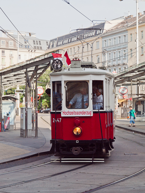 Esküvői különvillamos a Franz Josefs Bahnhofnál
 fotó