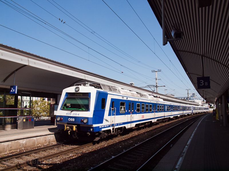 Az BB 4020 238-4 Wien Floridsdorfban, a vroson tvezető S-Bahn Stammstreckn
 fot