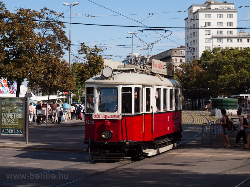 Wiener Linien historic tram number 4023 at Schwedenplatz photo