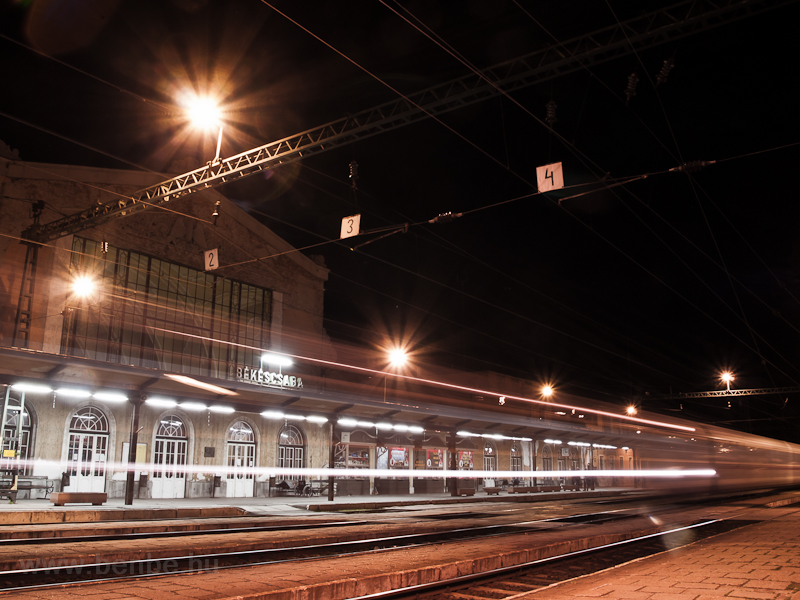 Bkscsaba station by night photo