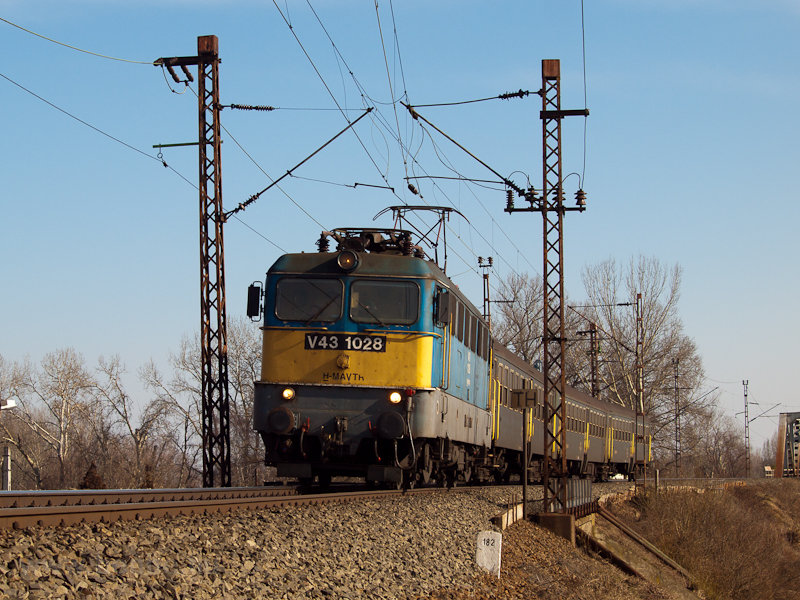 A V43 1028 Tokajnál
 fotó