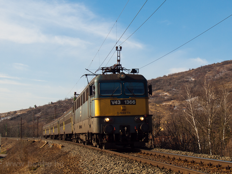 A V43 1366 Tokaj s Rakamaz kztt
 fot