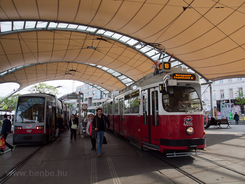 A Wiener Linien 4096 plyaszm E2 villamos a Burggasse/Stadthalle megllnl
 fot