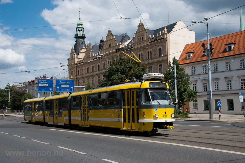 Részben alacsonypadlós Tatra T3-as Plzeňben
 fotó