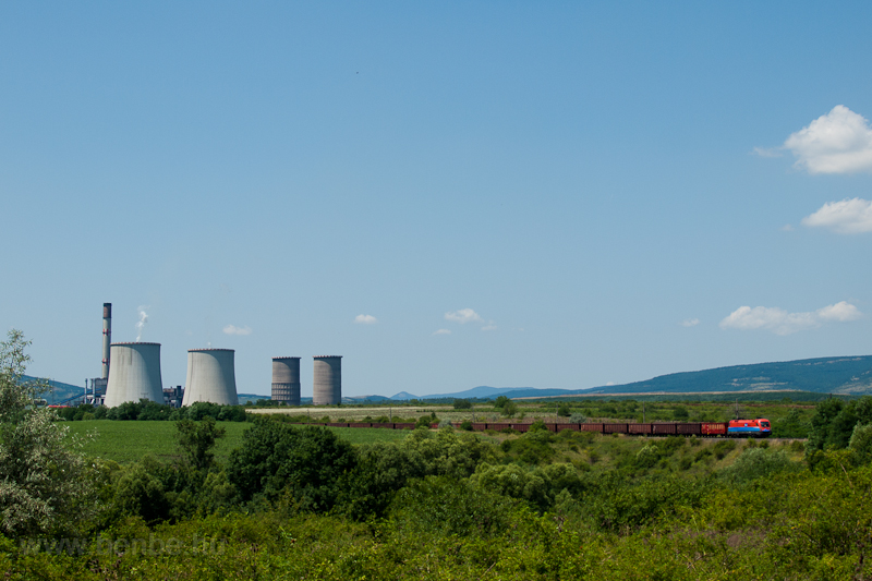 The RCH 1116 009-0 seen hauling an empty coal train between Visonta and Nagyt, on the line to the Mtra Power Plant photo