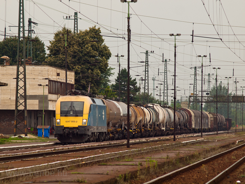 The 1047 005-2 is seen hauling a freight train through  Nykldhza photo