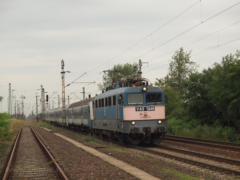 The V43 1249 is seen hauling a ring-InterCity at  Mezőkeresztes-Mezőnyárád photo