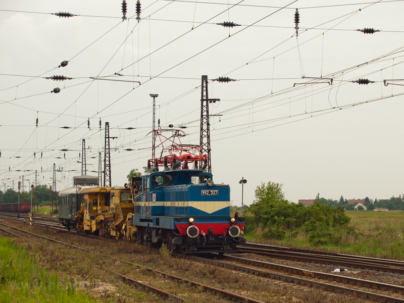 V42 527 Mezőkeresztes-Mezőnyrdon
 fot