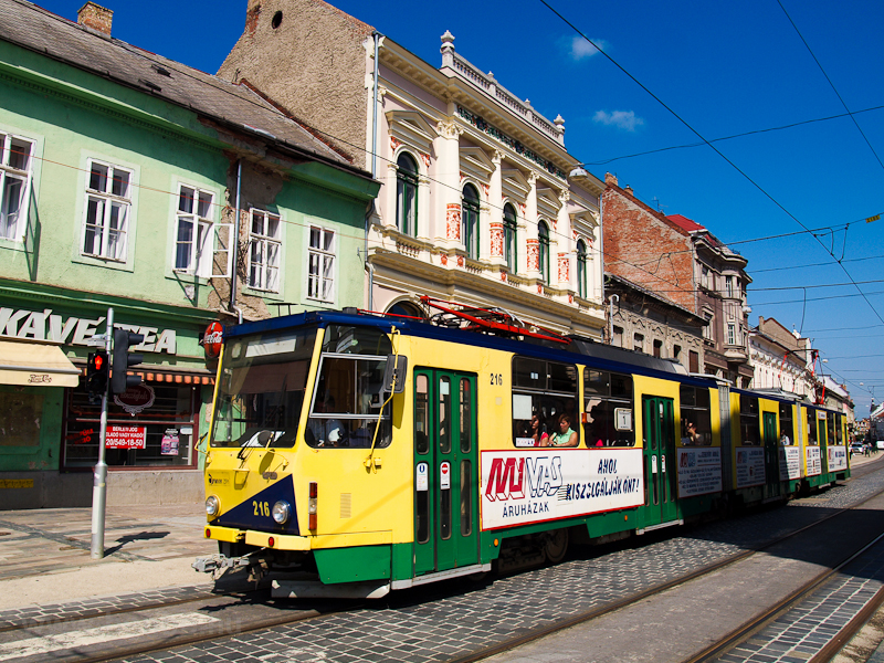 A miskolci KT8D5 216 a sétálóutcában
 fotó