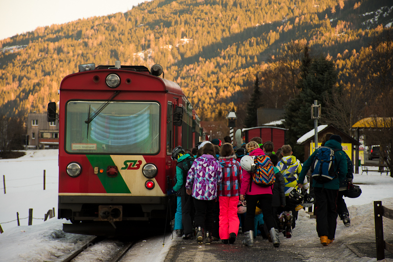 The Murtalbahn VT33 railcar seen at Kreischberg-Talstation stop with skiers returning to Murau photo