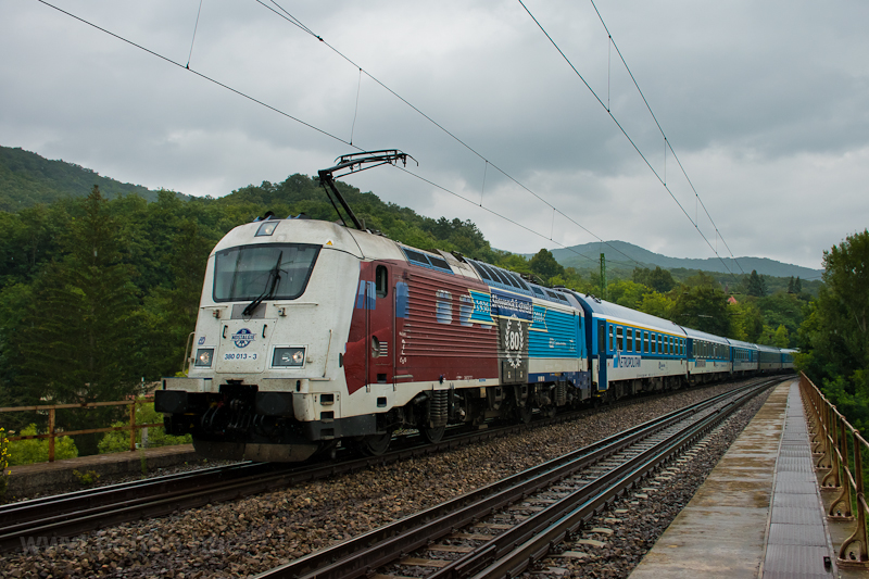 The ČD 380 013-3 seen at Zebegny photo
