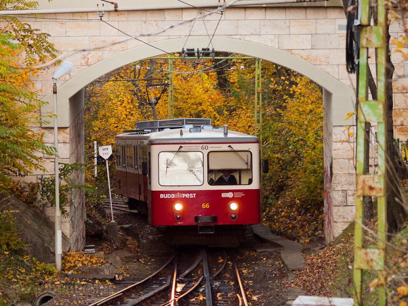 A Budapesti Fogaskerekű vast 66 plyaszm vezrlőkocsija Szchenyi-hegyen
 fot