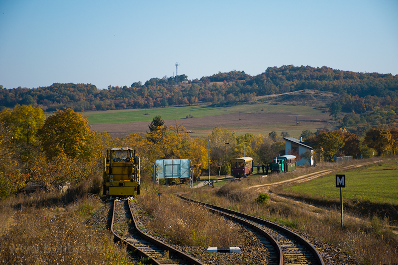 Mrianosztra 3 vonattal: a KV01 alverőgppel, a helyi Tbival s a D04-501 mozdonnyal
 fot