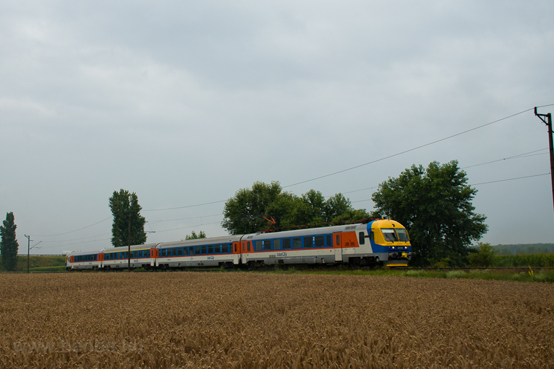 A MV-START 434 003 (ex-BVmot 003) plyaszm InterCity motorvonata a 150-es vonalon Dunavarsny s Taksony kztt
 fot