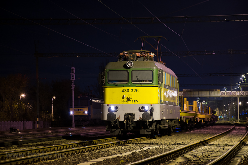 The Gysev 430 326 at Grdony station photo