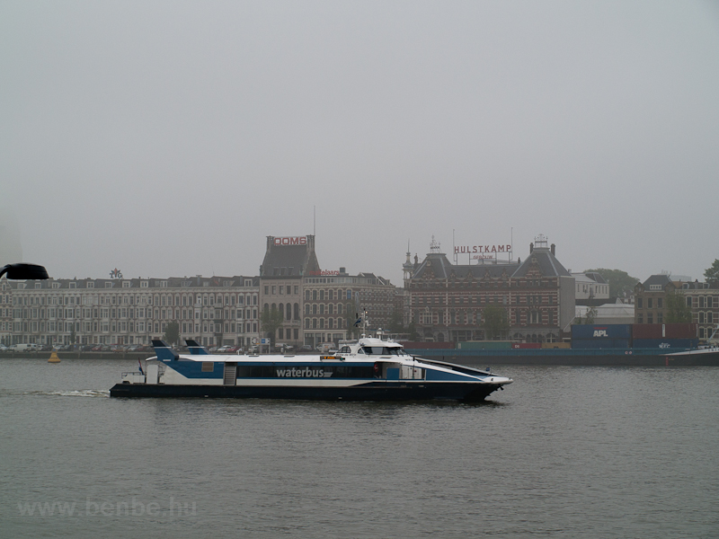 Waterbus katamarn Rotterdamban
 fot