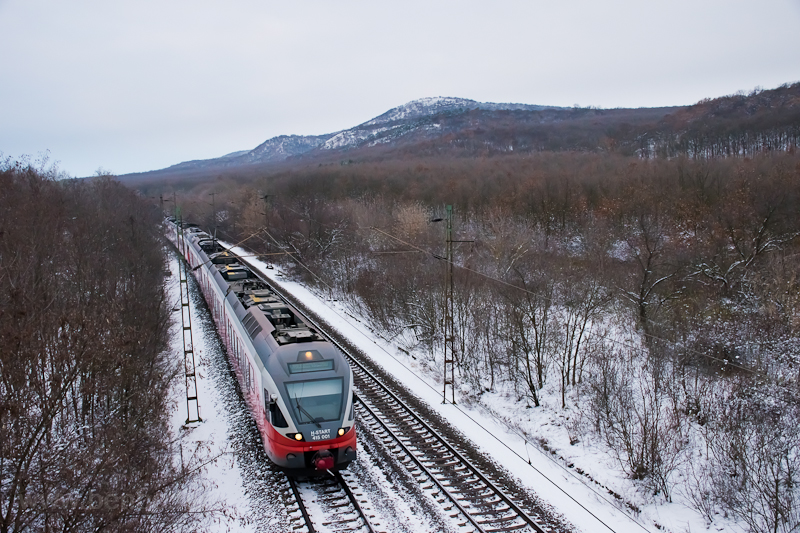 The MV-START 415 001 seen between Szrliget and Szr photo