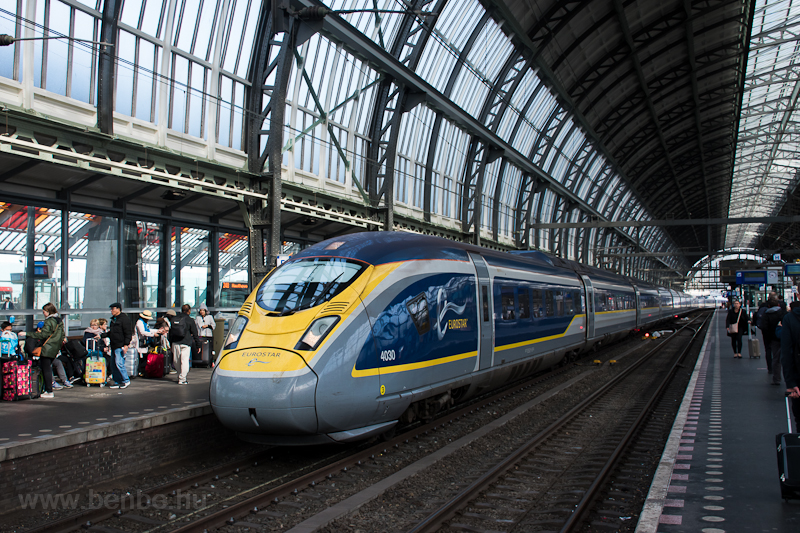 Az Eurostar 4030 plyaszm Velaro motorvonata Amsterdam Centraal llomson
 fot