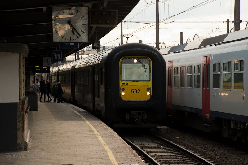 Az SNCB AM96 502 plyaszm gumiorr IC-motorvonata Bruxelles Midi / Brussels Zuid llomson fot