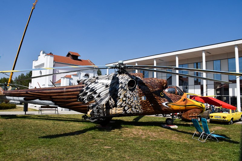 MIL Mi-24 HIND tpus csapatszllt s csapsmrő kpessggel is flszerelt harci helikopter killtva a szolnoki REPTR-ban
 fot