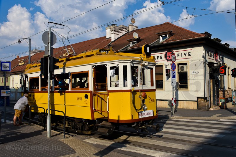 A BKV 2806-os, favzas nosztalgiavillamosa utols zemi llapotban s festssel a Kolosy tren
 fot