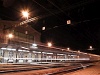 Békéscsaba vasútállomás felvételi épülete éjjel
