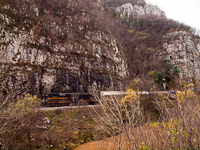 Kennedy tehervonattal Sicevo és Ostrovica között a Niš-Dimitrovgrad vonal szurdokos szakaszán
