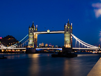 A Tower-híd Londonban, a kék órában
